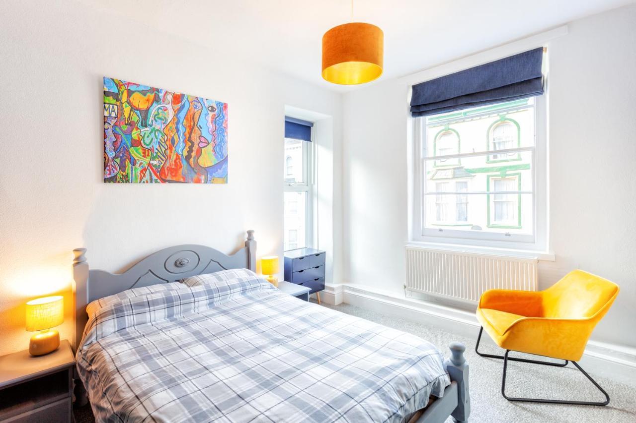 Ocean Backpackers Self-Catering Hostel Ilfracombe Extérieur photo