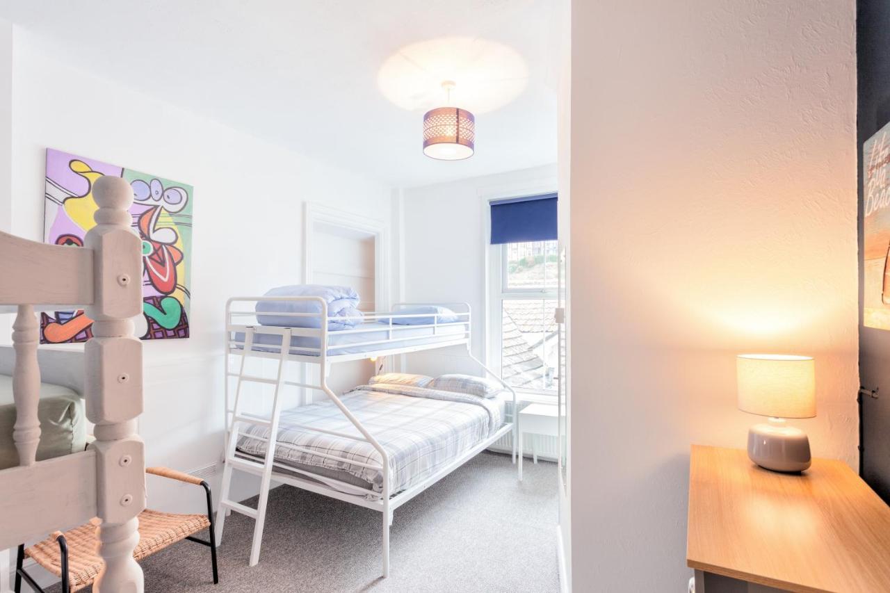 Ocean Backpackers Self-Catering Hostel Ilfracombe Extérieur photo