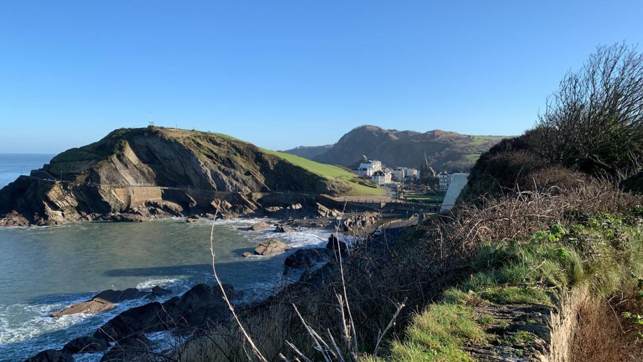 Ocean Backpackers Self-Catering Hostel Ilfracombe Extérieur photo