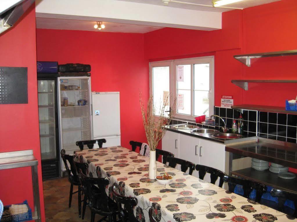 Ocean Backpackers Self-Catering Hostel Ilfracombe Extérieur photo
