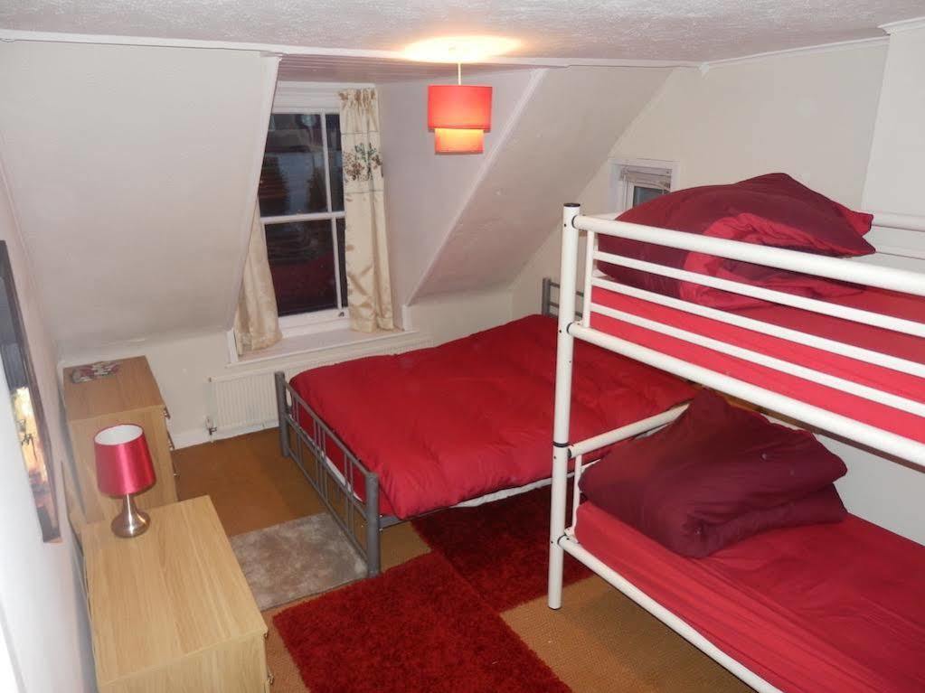 Ocean Backpackers Self-Catering Hostel Ilfracombe Extérieur photo