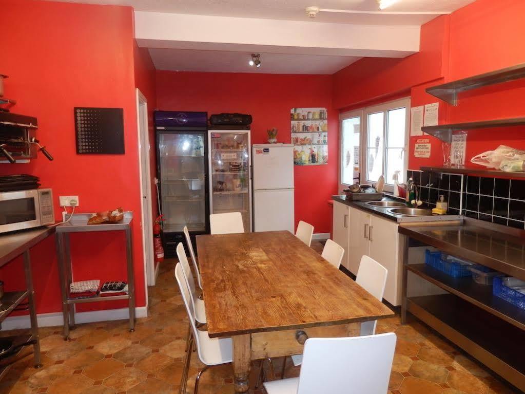 Ocean Backpackers Self-Catering Hostel Ilfracombe Extérieur photo
