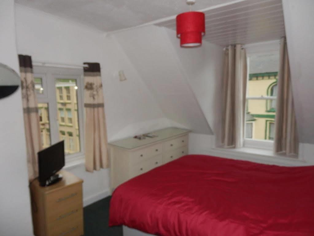 Ocean Backpackers Self-Catering Hostel Ilfracombe Extérieur photo