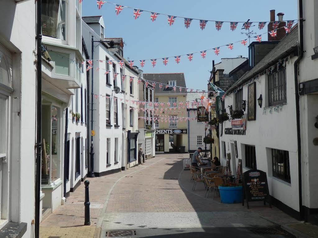 Ocean Backpackers Self-Catering Hostel Ilfracombe Extérieur photo