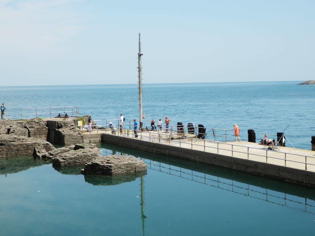 Ocean Backpackers Self-Catering Hostel Ilfracombe Extérieur photo