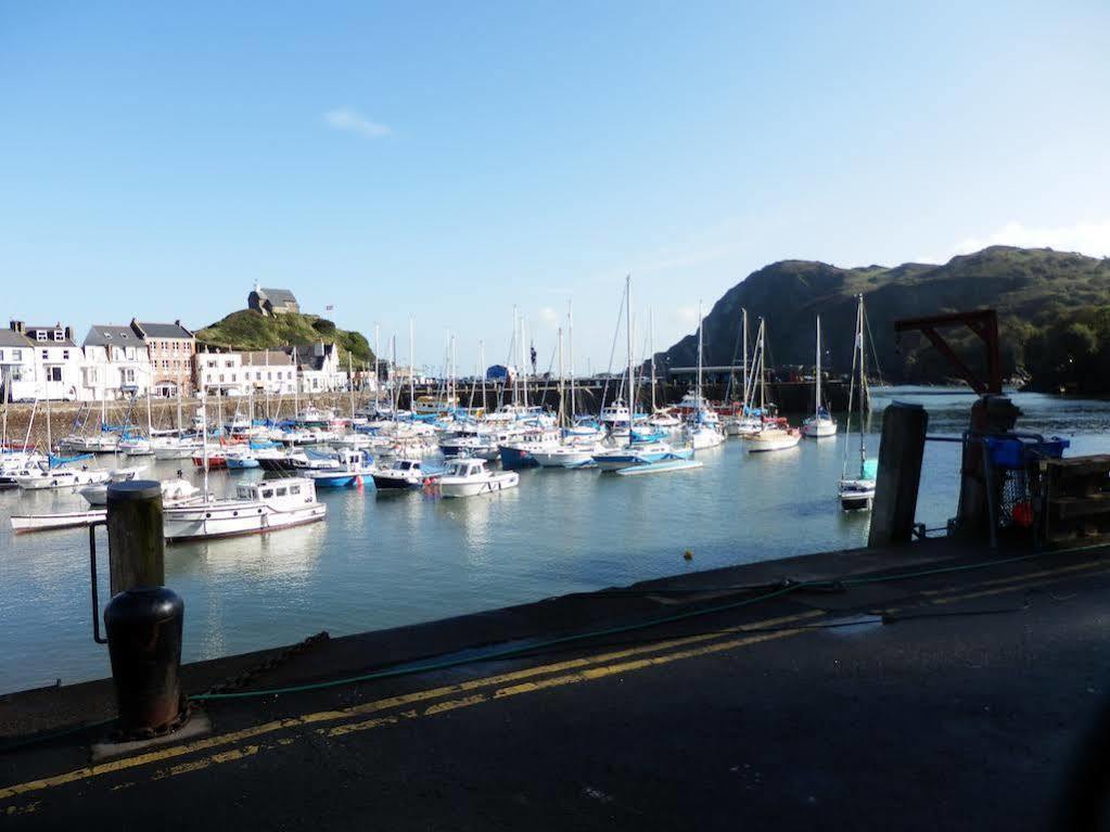 Ocean Backpackers Self-Catering Hostel Ilfracombe Extérieur photo