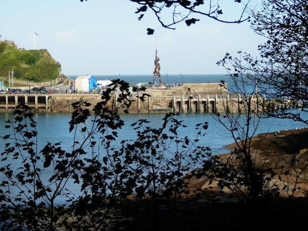 Ocean Backpackers Self-Catering Hostel Ilfracombe Extérieur photo
