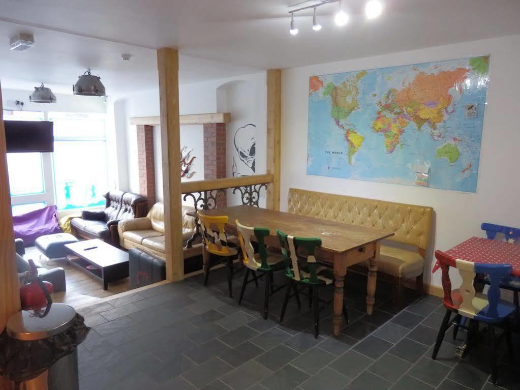 Ocean Backpackers Self-Catering Hostel Ilfracombe Extérieur photo
