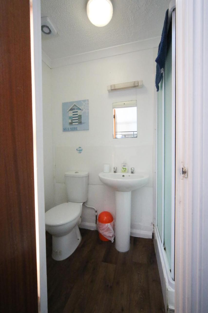 Ocean Backpackers Self-Catering Hostel Ilfracombe Extérieur photo